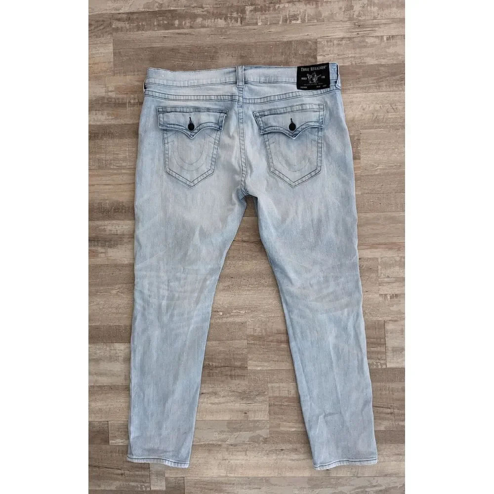 True Religion Men's Geno Flap‎ Big T Relaxed Slim Fit Light Wash Jeans 42x33